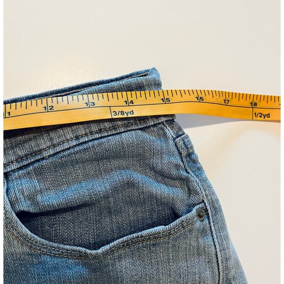 Levi’s Jean shorts - Picture 4 of 7